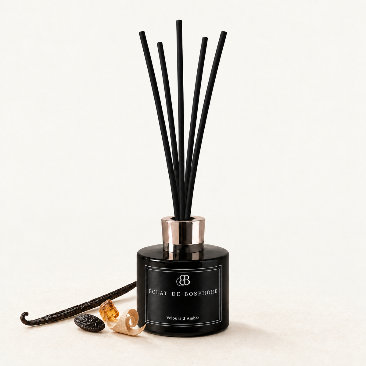Diffuseur Velours d'Ambre présenté avec ses notes d'ambre et de vanille